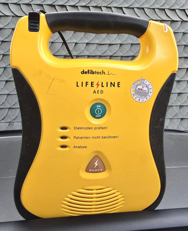 Automatisierter externer Defibrillator (AED) – Vorderseite